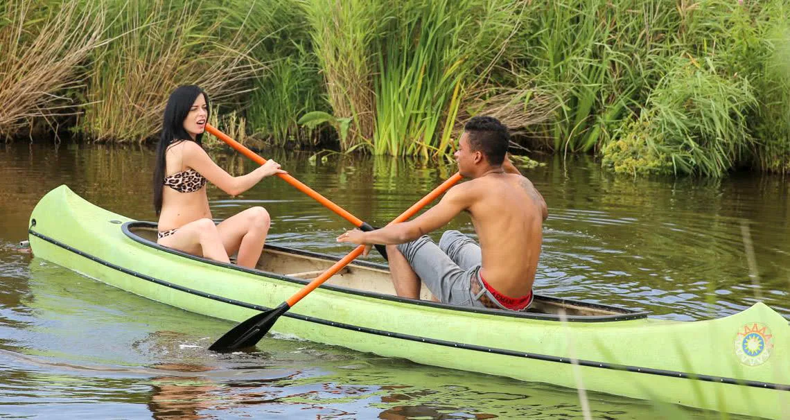 Romantic canoe ride - Club Seventeen