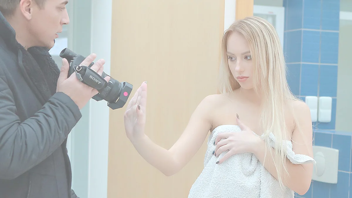 Blonde Amateur Fucks Photographer - Teen Mega World